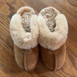 UGG COQUETTE SLIPPER - BROWN